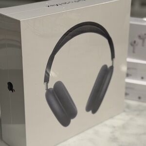 Apple AirPods Max with Smart Case in White